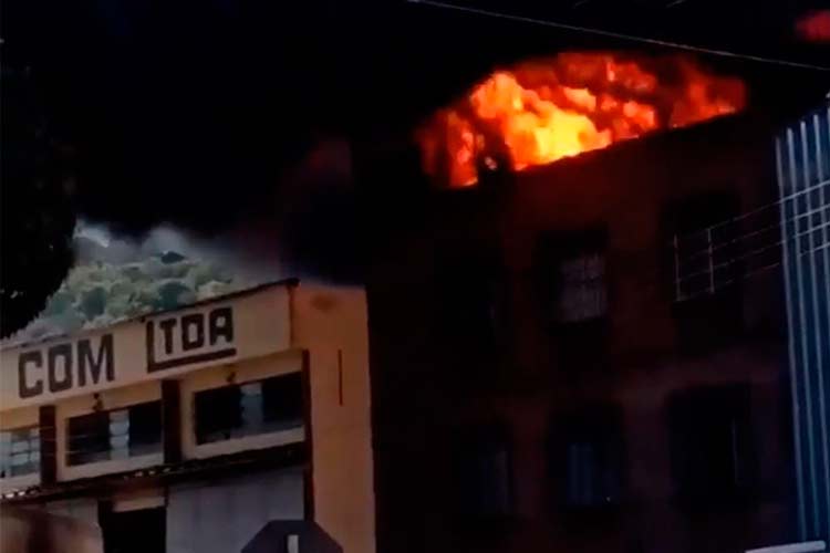 Incêndio atinge distribuidora de alimentos 1 incendio distribuição de alimento