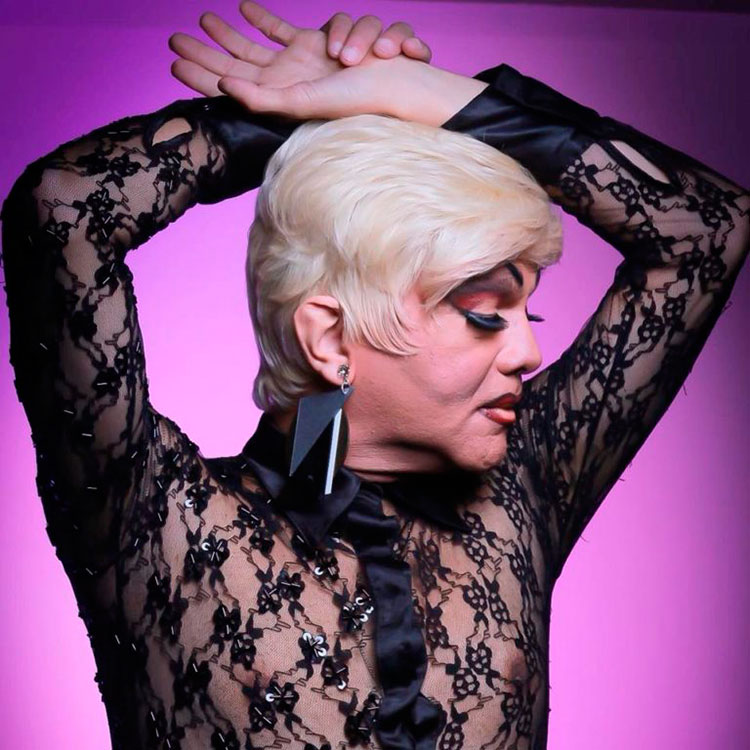 A vida entre saltos altos e baixos da drag queen Lorna Washington 1 lorna washington01