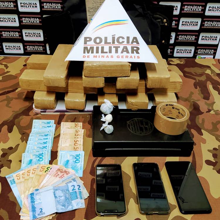 PM apreende 14 quilos de maconha em apartamento na Zona Norte 1 maconha zona norte by divulgação pm 1