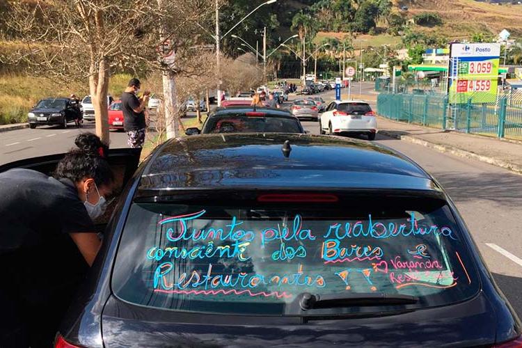 Em carreata, donos de bares e restaurantes pedem reabertura dos estabelecimentos 1 protesto bares interna fernando priamo
