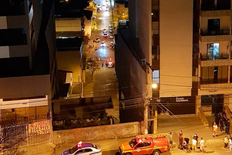 Prédio com estrutura danificada fica interditado até esta quarta-feira 1 prédio interditado by jane lima netto