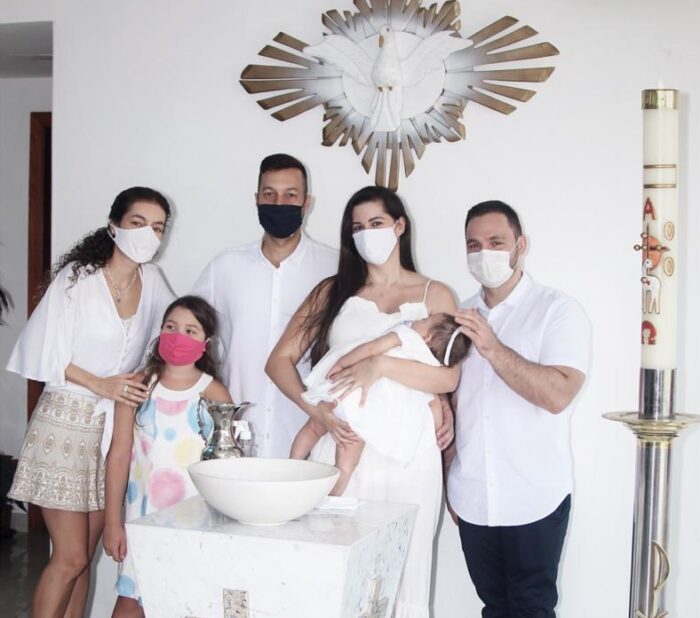 Batizado no Rio: Ana Léa e Bruno Coelho Jardim batizaram a filha Helena na capela do Colégio Marista, na Barra da Tijuca. Ela é neta de Léa Ganimi e Sebastião Costa, Mônica Coelho e Enio Jardim.  No 'flash', os padrinhos Catharina Coelho Jardim, Maria Eduarda Jardim e Diogo Alber Ganimi, com Ana Léa, Bruno e Helena.