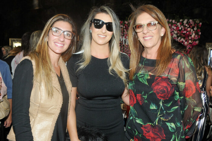 Maria Paula e Polyana com a mãe Cristina Schettino Foto: Andréa Ottoni