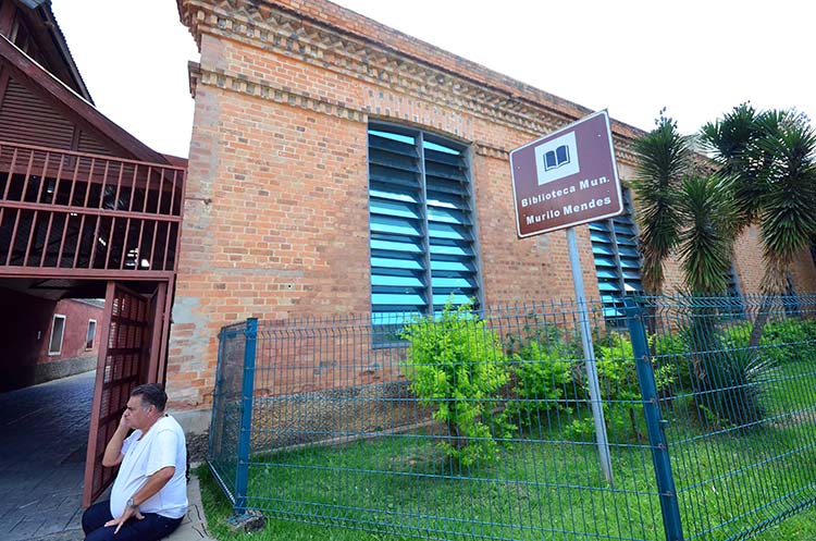 Falha na conexão: como é a conectividade nos espaços culturais de JF? 3 biblioteca