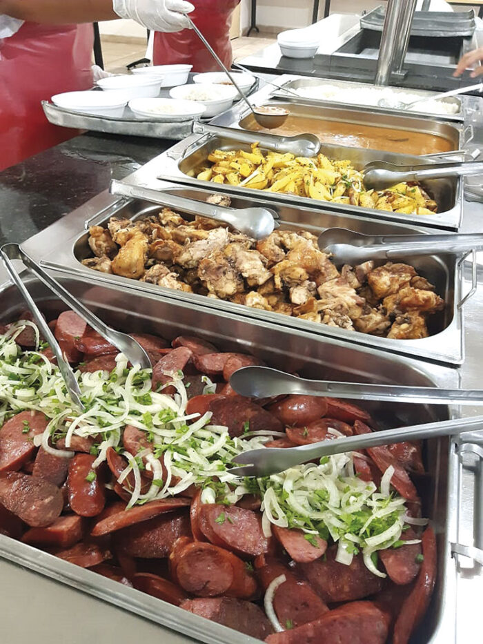 Nutri SESI: Refeições seguras, nutritivas e saudáveis para os trabalhadores 3 comida luvas