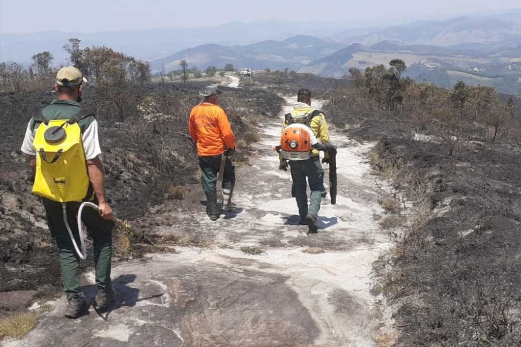 Reabertura do Parque do Ibitipoca é adiada por causa de incêndio 1 fogo ibiti gabrielfortes