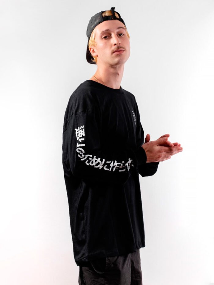 Rapper Kalli lança álbum de estreia, 'Delorean', nesta sexta-feira 3 kalli