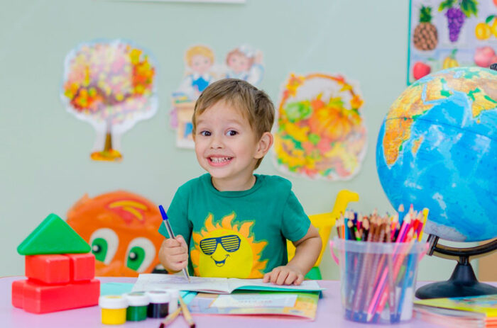 Ensino bilíngue do Uptake é aprovado e recomendado por escolas 1 menino pixabay