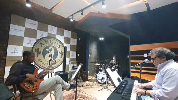 Trio L'atitude 21 transmite live nessa sexta-feira (11) 1 trio latitude