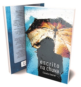 "A chegada à maturidade suaviza um pouco essa preocupação permanente com o olhar do outro”, reflete Cláudia Gabriel 3 2020 09 24 Divulgacao Claudia Gabriel Escrito na chuva Capa03