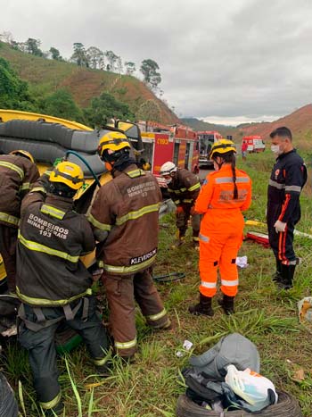 2acidente com carreta na br 267 by bombeiros