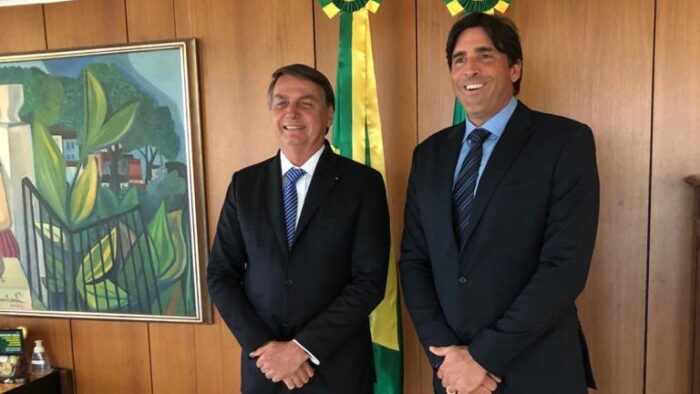 O presidente Jair Bolsonaro e Giovane Gávio, o juiz-forano bicampeão olímpico, na tarde da última sexta, no Palácio do Planalto 