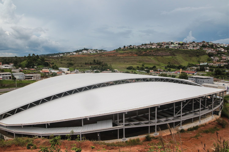Prefeitura assina termo para retomada de obras do Ginásio Municipal 2 Ginásio3 fernando priamo EDIT