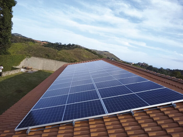 Juiz-foranos investem em energia solar para diminuir valor na conta de luz