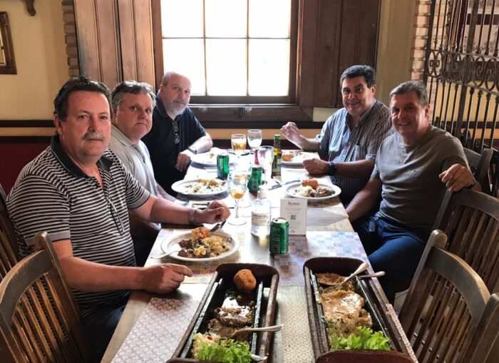 O presidente da Fiemg Regional Heveraldo Lima de Castro (aniversariando) durante almoço no Berttu's com Adilson Leite, Luiz Fernando Machado, Luiz Mauro Reis Mattos e Rogério Machado
