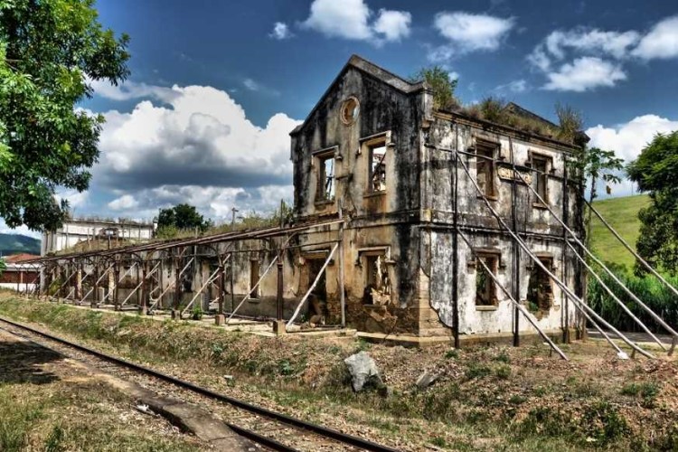 Em ruínas, primeira estação ferroviária de Minas, em Chiador, aguarda restauro 1 estacao chiador 01