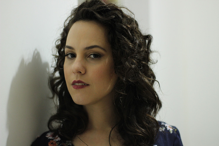 Escritora Raíssa Varandas estreia com lançamento do livro “Afluências” 2 foto raíssa