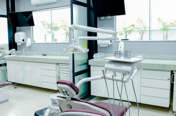 Saúde bucal: Quando a indicação é o implante dentário 4 ft equipamentos