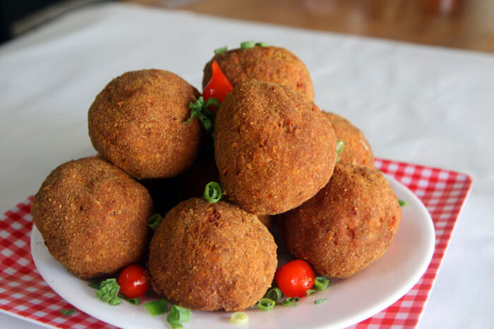 Tradição familiar: Aprenda a receita do bolinho de carne do Bar Dias 2 receita