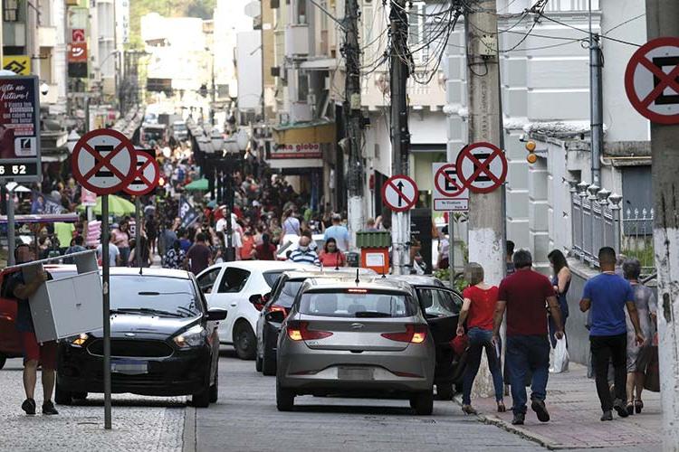 Mudanças afetam serviços de transporte por aplicativo e táxis em Juiz de Fora
