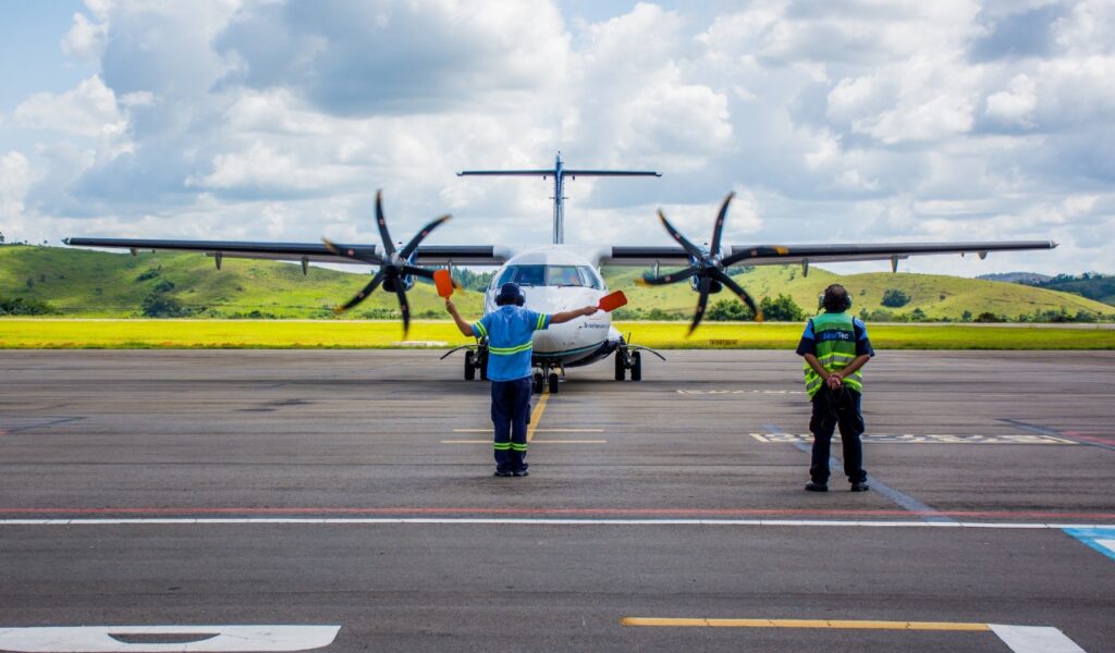 Passagens aéreas ida e volta por apenas R$ 293 nos voos de JF 2 BLACK9