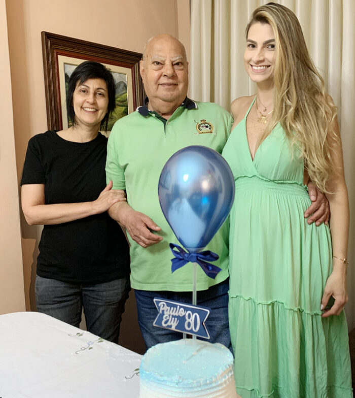 Na comemoração dos seus 80 anos, Paulo Ely Braz Pereira com as filhas Paula Rodrigues Braz Pereira, que mora na Califórnia, e Rafaela Moreira Braz Pereira Fortuna - a espera do segundo ‘baby’, Alice  