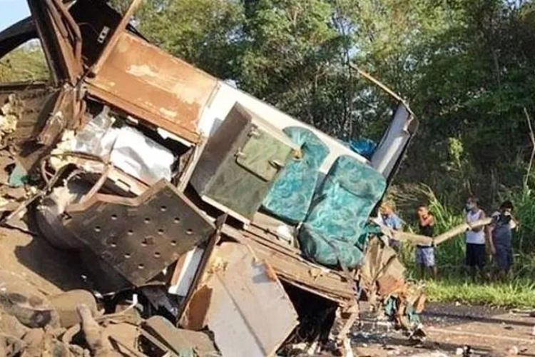 Polícia vê indícios de falha humana em acidente em SP 2 acidente taguai sp foto Corpo de Bombeiros Reprodução destacada