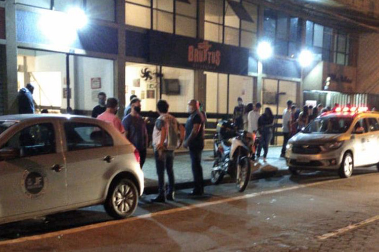 Fiscalização de JF intensifica ações em eventos e bares no final de semana 1 aglomeraçao