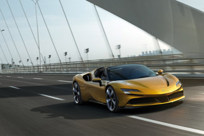 Ferrari SF90 Spider tem 1.000 cv 1 carro 2