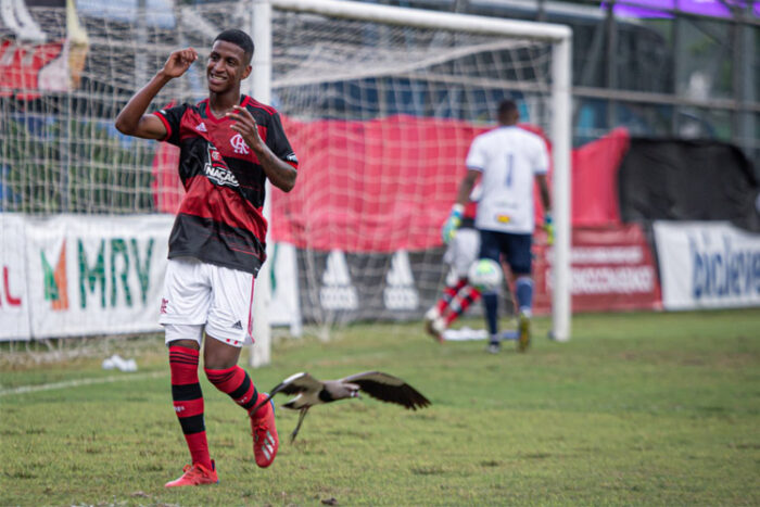 Conheça Max Alves, juiz-forano que assinou contrato profissional com o Flamengo 3 esporte3