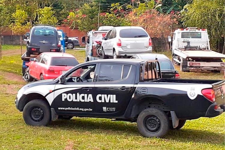 Operação da Polícia Civil resultou na apreensão de 13 veículos furtados