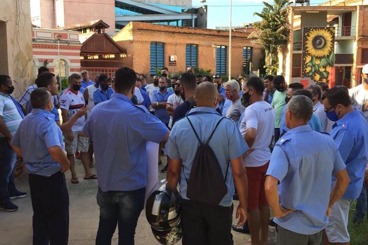 Motoristas e cobradores da empresa GIL fazem passeata pelas ruas de JF 3 reunião praça antônio carlos