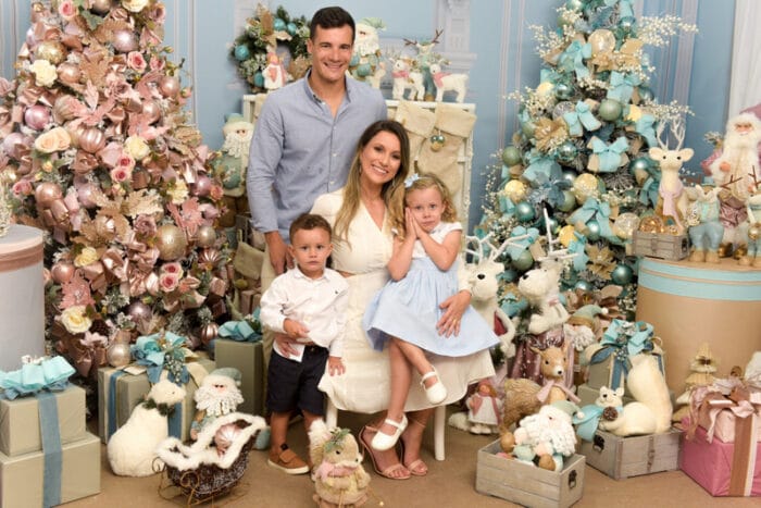 Evelyne e Rafael Mendes Vieira com o filho Antônio no clima natalino 2 Vinicius Rodrigues e Carolina Couri com os filhos Bernardo e Beatriz FOTOGRAF ART & DESIGN