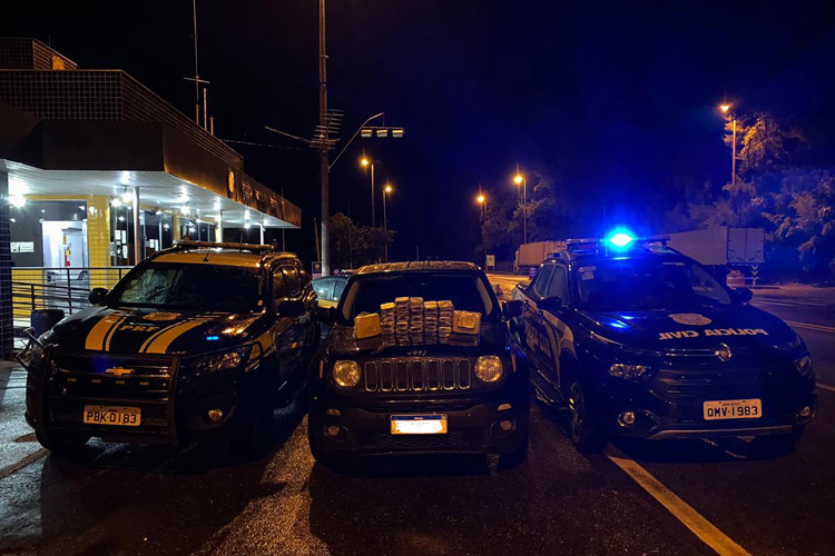 Casal é preso em flagrante com 29kg de drogas, avaliadas em R$ 3 milhões 2 PRF Divulgação