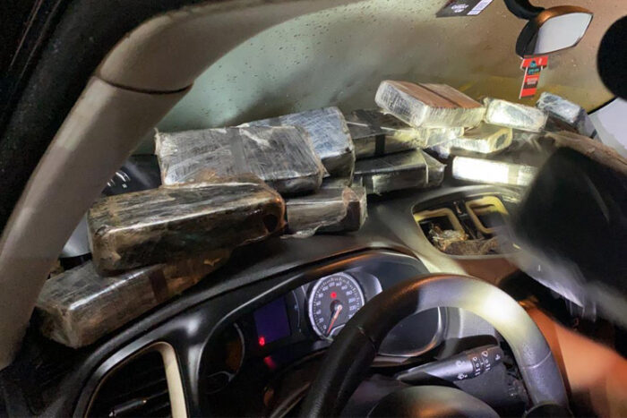 Casal é preso em flagrante com 29kg de drogas, avaliadas em R$ 3 milhões 1 PRF Divulgação2