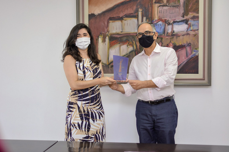 Repórter da Tribuna, Sandra Zanella recebe troféu Mulher Cidadã 2 Sandra3 divulgação PJF