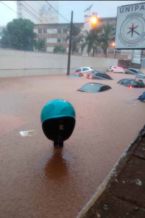 Chuva causa alagamentos em diferentes regiões de Juiz de Fora 2 alagamentos reprodução redes sociais