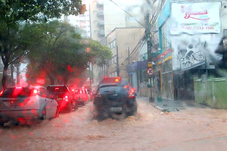 chuva-centro-alto-dos-passos-by-fernando-priamo-2 chuva-centro-alto-dos-passos-by-fernando-priamo-2