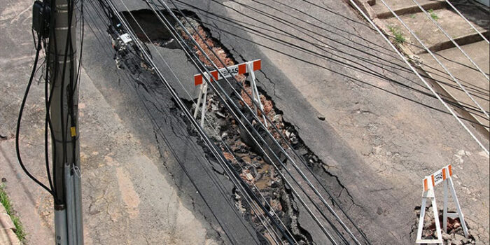 Moradores reclamam de cratera no Alto dos Passos 1 cratera