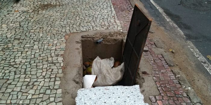 Caixa de passagem vira ponto de descarte de lixo 1 vu 1812