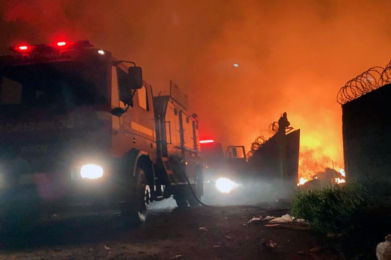 Incêndio atinge depósito de recicláveis em Conselheiro Lafaiete 1 2bombeiros em lafaiete 1 by bbmmg