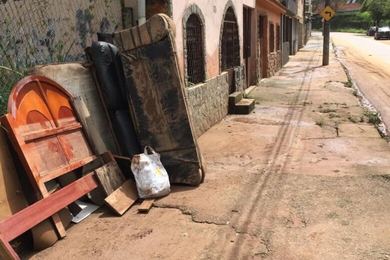 Tempestade de sexta deixa moradores em prejuízo no Democrata 1 2enchente democrata by fernando priamo e1610212910527