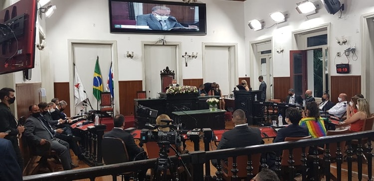 Vereadores tomam posse, e Scheffer assume comando da Câmara 1 2posse vereadores capa leonardocosta