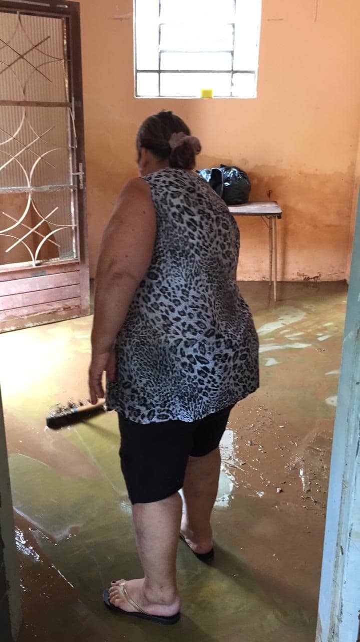 Tempestade de sexta deixa moradores em prejuízo no Democrata 2 5enchente democrata by fernando priamo