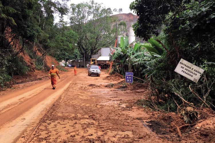 JF registra, em 11 dias, todas as chuvas previstas para janeiro 1 BR267 Estrada União Indústria fernando priamo 25