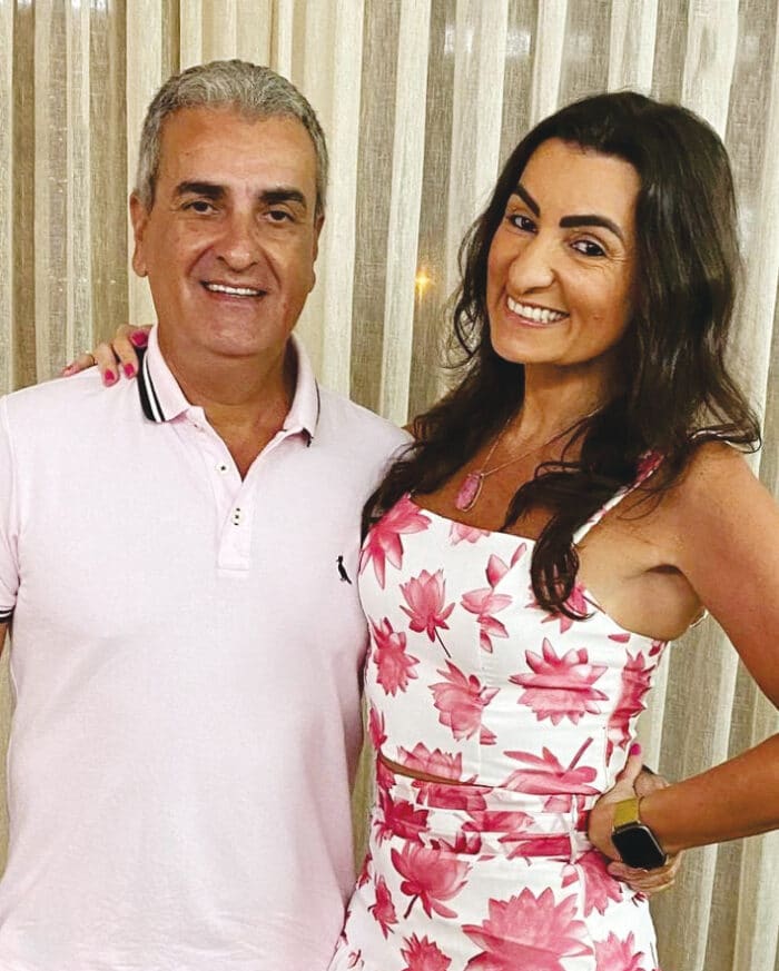 Os advogados Ricardo e Karla Fortuna (ela, elegante aniversariante desta terça-feira)