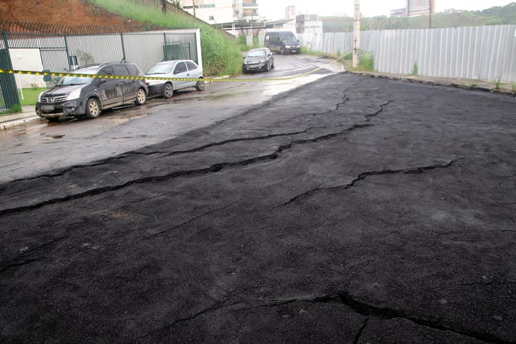 Rua Murillo Valle Fonseca asfalto abrindo fernando priamo 12