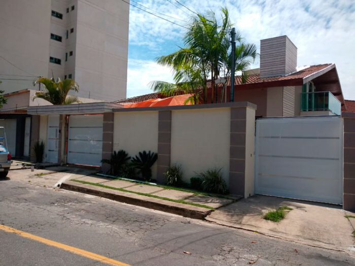Tradição familiar eleva a segurança em residências e empresas pela produção de portões 4 Conhecimento familiar de 31 anos eleva a segurança de portões em residências e empresas