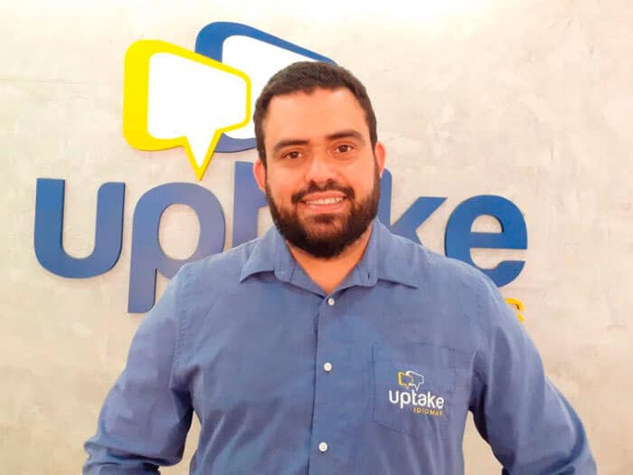 Campanha 'Sair da lata' propõe liberdade no aprendizado de idiomas e inovação 4 Campanha 'Sair da lata' propõe liberdade de aprendizado e inovação
