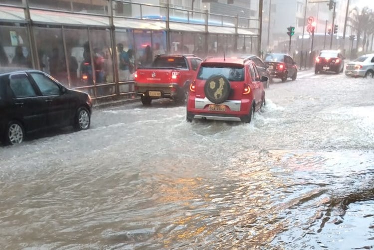 Volume de chuvas em JF já passa da metade do esperado para o mês 1 alagamento rio branco ivo aparecido barbosa